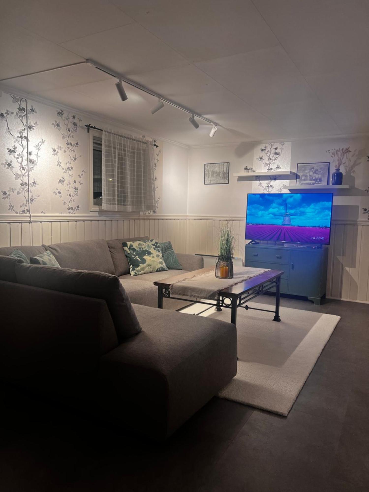 Hoda Apartment - Cozy Central Apartment With Free Parking 莱克内斯 外观 照片